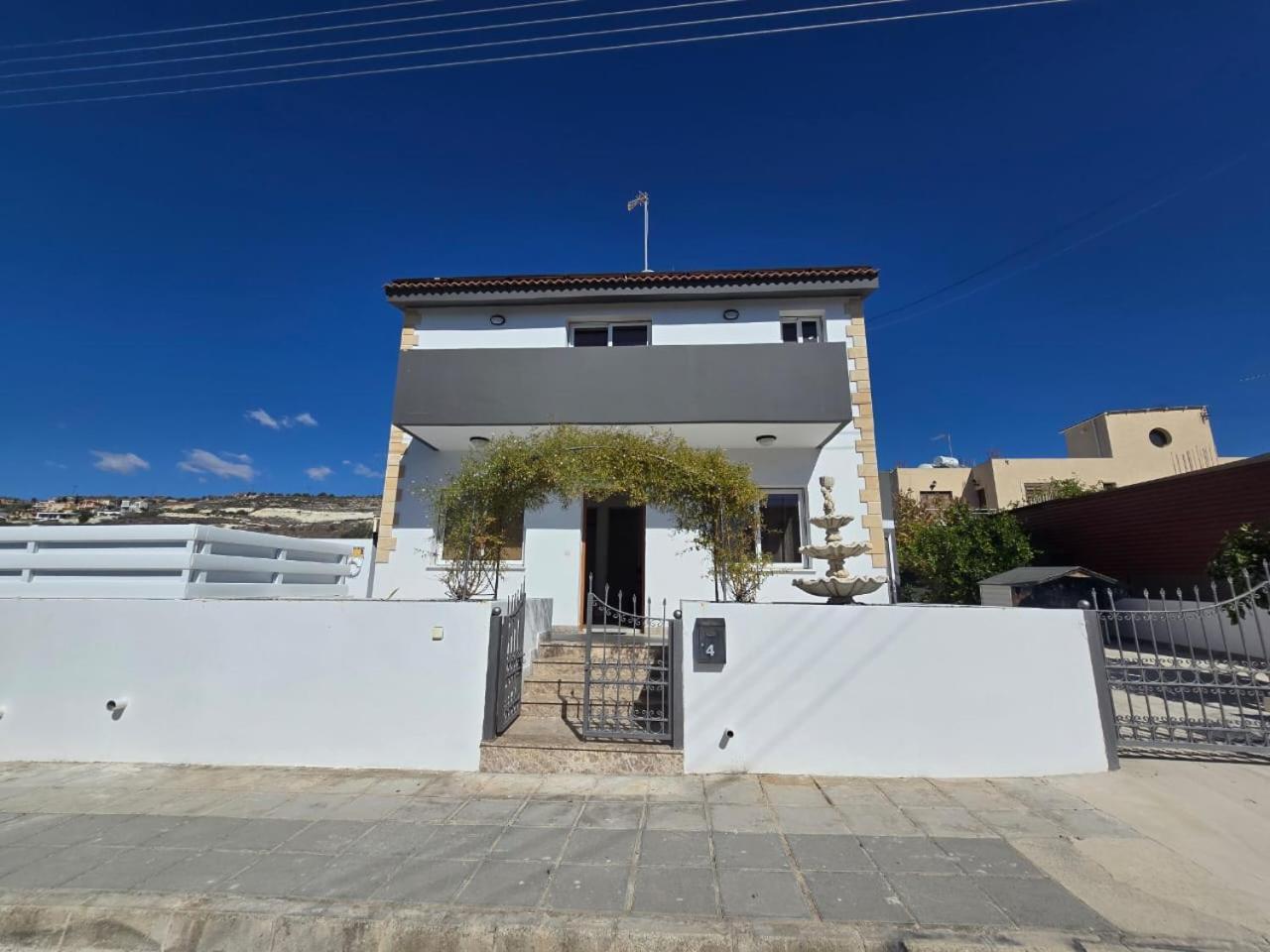 Michael Angelo Villa Paphos Exterior photo