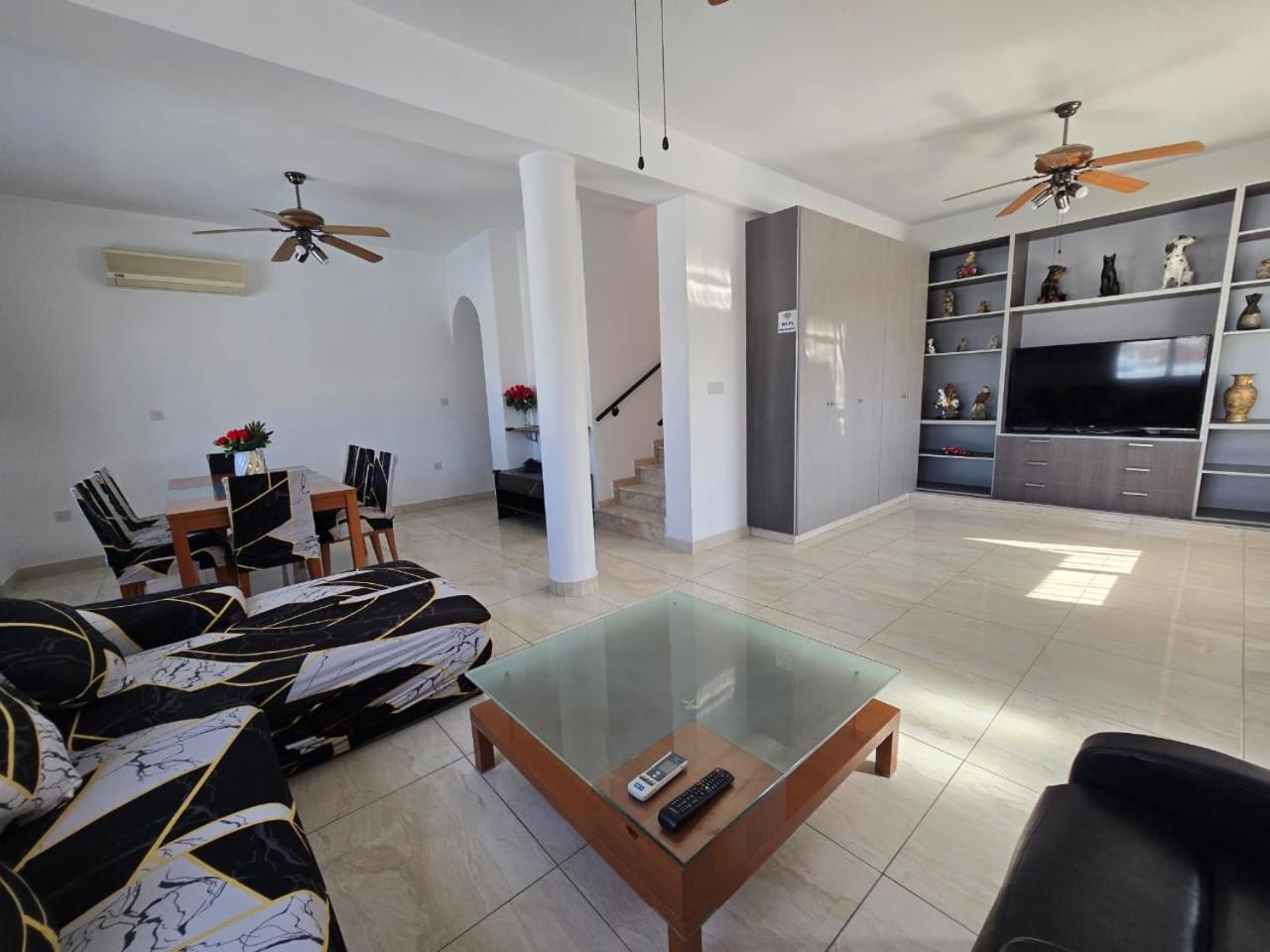 Michael Angelo Villa Paphos Exterior photo