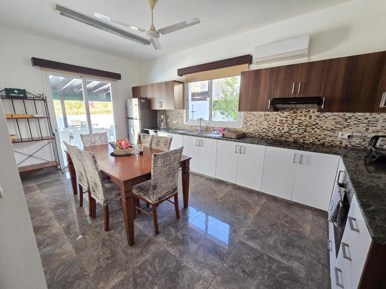 Michael Angelo Villa Paphos Exterior photo